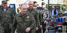 Putin ha osservato le esercitazioni in uniforme militare