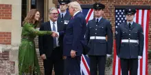 Starmer riceve Trump ai Chequers con stretta mano e cornamuse