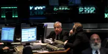 La borsa argentina perde terreno dopo un 2024 da record