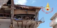 Crolla facciata laterale edificio a Lamezia, nessun ferito