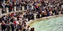 Dal 1 febbraio a Fontana di Trevi un biglietto di 2 euro per i turisti