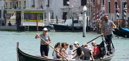 Ticket di 50 euro a Venezia, la proposta del sindaco divide
