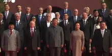 Xi, con un abito in stile Mao, con Putin e Jong Un alla grande parata militare