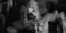 Lady Gaga pubblica The Dead Dance, video con Tim Burton