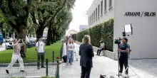 In centinaia in fila dalle 7 per l'ultimo saluto ad Armani