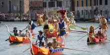A Venezia la Regata Storica con migliaia di spettatori