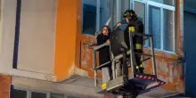 Incendio al Grattacielo di Ferrara, usati 65 posti letto al Palapalestre