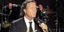 Julio Iglesias accusato di aggressioni sessuali