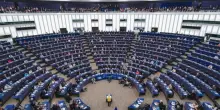 Dall'Europarlamento via libera con condizioni all'intesa sui dazi con gli Stati Uniti