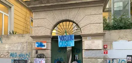 Ragazzo accoltellato, centinaia di studenti davanti al tribunale per Abanoub Youssef. Atif resta in carcere