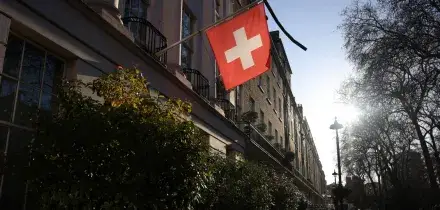 Crans-Montana, le autorit&agrave; svizzere indagano per incendio e omicidio colposi. Il locale: 'Tutto fatto a norma'