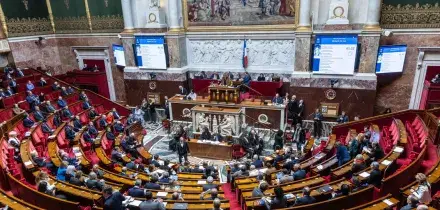 Social vietati agli under-15, la Camera francese approva il ddl