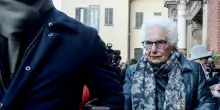 Liliana Segre alla posa delle pietre d'inciampo a Milano 'li ricordo tutti'