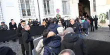Secondo giorno di camera ardente per Valentino, previsti vescovo, Piccioli e Versace