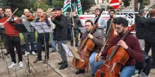 Protesta musicisti della Foss, concerto davanti a Presidenza Regione Sicilia