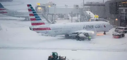 Ondata di gelo negli Usa, 500mila persone senza corrente e migliaia di voli cancellati