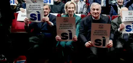 L'incontro Salvini-Robinson, Calenda: "Mai con chi riceve nazisti cocainomani al ministero"