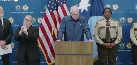 Governatore Minnesota: "L'Ice semina caos e violenza, gli agenti vanno ritirati"