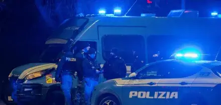 Un uomo ucciso da agenti in borghese a Milano. La polizia 'Era armato'