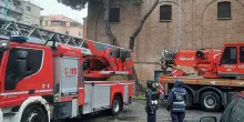 Per maltempo cadono alberi a Roma, uno su una chiesa altro su un bus