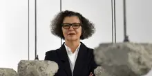 Fondazione Prada, Mona Hatoum trasforma la Cisterna in mappa instabile