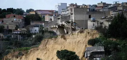 Musumeci: "Per Niscemi stop alle rate per i mutui"