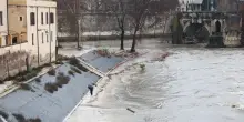 Il Tevere supera i 7 metri di piena, esondato il fiume Aniene vicino Roma. E' allerta arancione il 6 gennaio