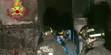 Fiamme in condominio 82 evacuati a Piombino, cinque intossicati