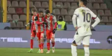 Vardy non basta alla Cremonese, Cagliari in rimonta fa 2-2