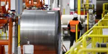 Indice Pmi manifattura sale a maggio a 52,9, record da aprile 2022
