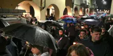 Fiaccolata a Nizza Monferrato per Zoe, presenti i genitori