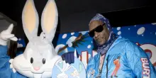 Milano Cortina: Snoop Dogg arriva a Livigno e fa festa con Bugs Bunny