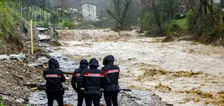 Maltempo in Calabria: esondati due fiumi nel cosentino, alcune famiglie isolate