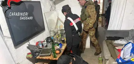 Un arsenale di armi, esplosivo e cocaina, un arresto nel Sassarese