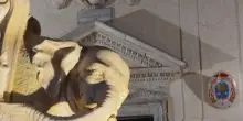 Danneggiato l'Elefantino del Bernini nel centro di Roma