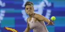 Tennis: Alcaraz lotta e avanza a Doha, Paolini subito ko a Dubai
