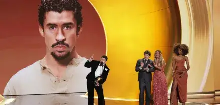 Ai Grammy Bad Bunny contro l'Ice: 'Non siamo animali'