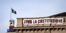 'Viva la Costituzione', a Torino nuovo striscione in piazza San Carlo