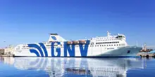 Nave Gnv trainata a Porto Torres dopo incendio divampato a bordo. Era ferma al largo della Corsica