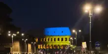 Il Colosseo illuminato con i colori della bandiera Ucraina