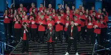 Sanremo 2026, il coro Anffas all'Ariston canta 'Si pu&ograve; dare di pi&ugrave;'