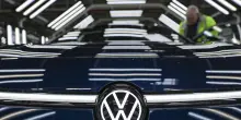 Volkswagen ritrova l'utile nel 2025 a 432 milioni