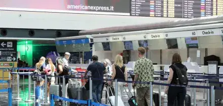 Con caro carburante scattano aumenti anche per servizi accessori compagnie aeree