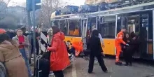 Deraglia un tram a Milano: un morto e 25 feriti. Un passeggero: "Ho pensato al terremoto"