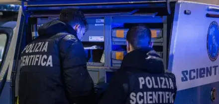 Uomo morto in strada per ferite da accoltellamento a Padova