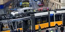 Deraglia un tram a Milano: un morto e 39 feriti, uno in codice rosso. Un passeggero: "Ho pensato al terremoto"