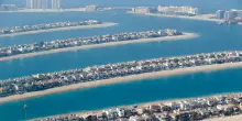 Testimoni, esplosioni sull'isola artificiale Palm a Dubai