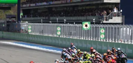 MotoGp: Marco Bezzecchi vince il Gp di Thailandia, l'Aprilia &egrave; super