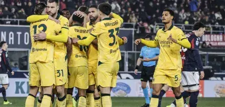 Il Milan vince 3-0 a Bologna e accorcia sull'Inter