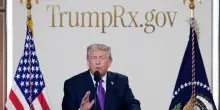 Trump lancia il suo sito per la vendita di farmaci, 'i prezzi caleranno'